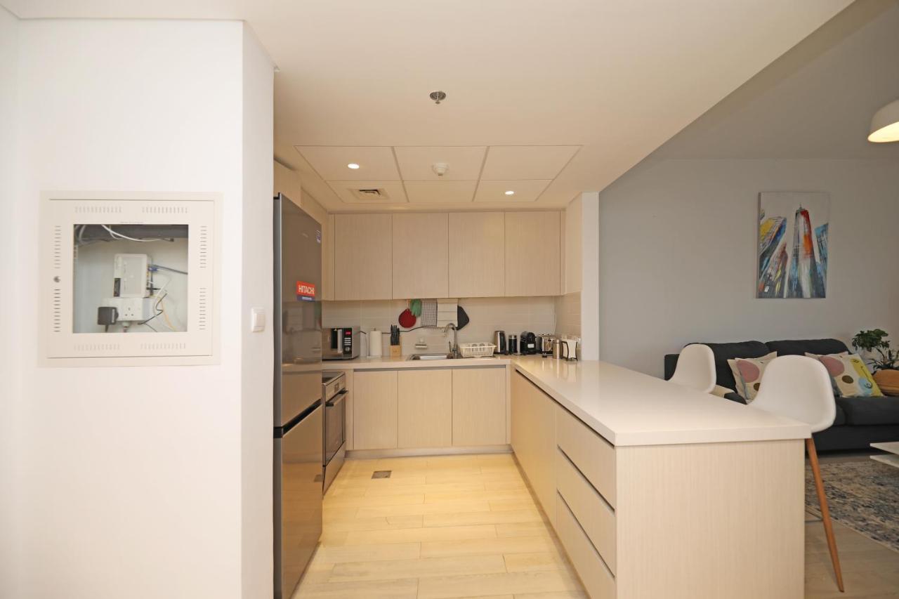 Yas Island - 2 Bedrooms, 2 Toilet With Shared Pool & Parking Apartment *